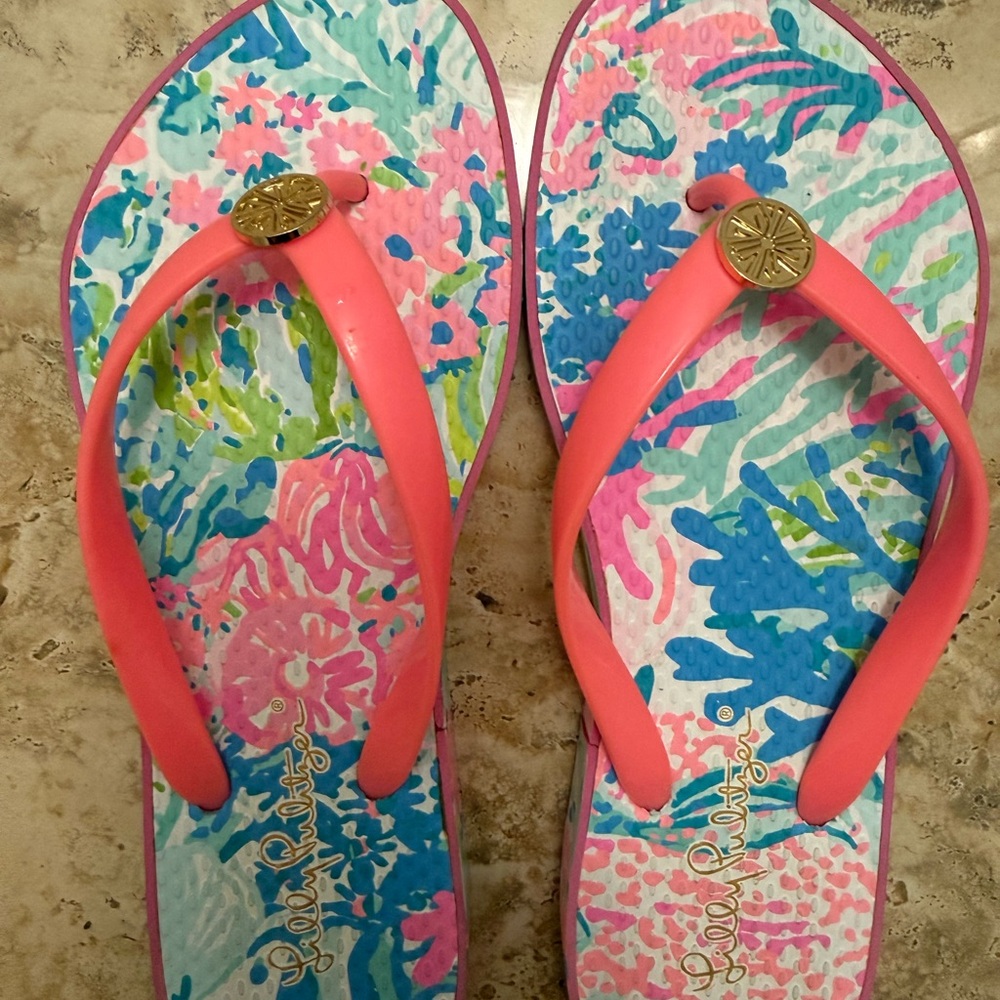 Lilly Pulitzer Coral Pink Flip Flop Sandals with Floral Footbed